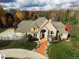 735 Meadowbrook Dr, Mt Pleasant, MI 48858