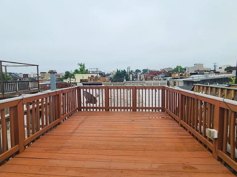 432 E Clement St — Photo 11