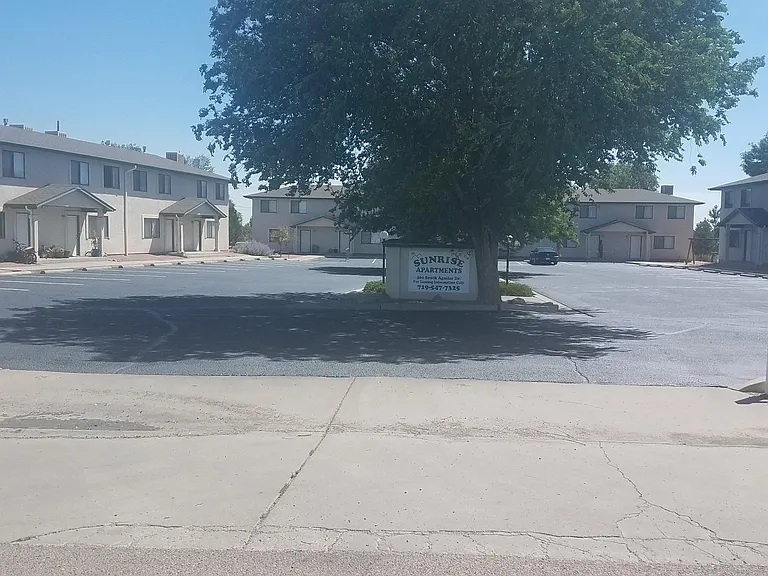 Sunrise Apartments — Photo 5
