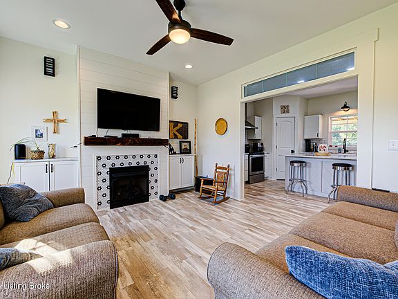 4th image of 8486 Waddy Rd