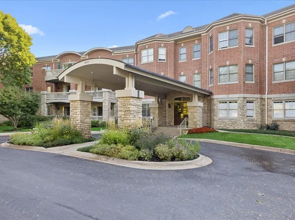 940 Augusta Way APT 304, Highland Park, IL 60035