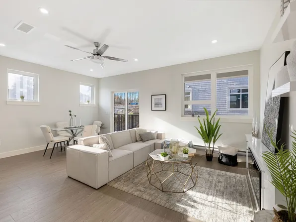 14391 61a Ave #2, Surrey, BC V3X 2E2