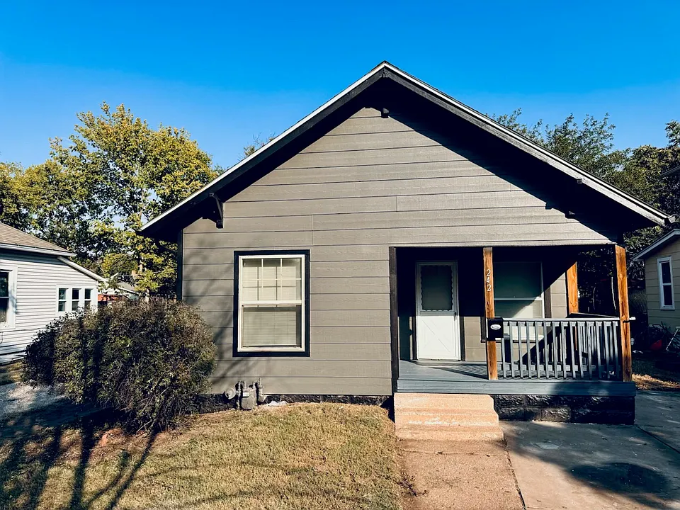 242 N Millwood Ave