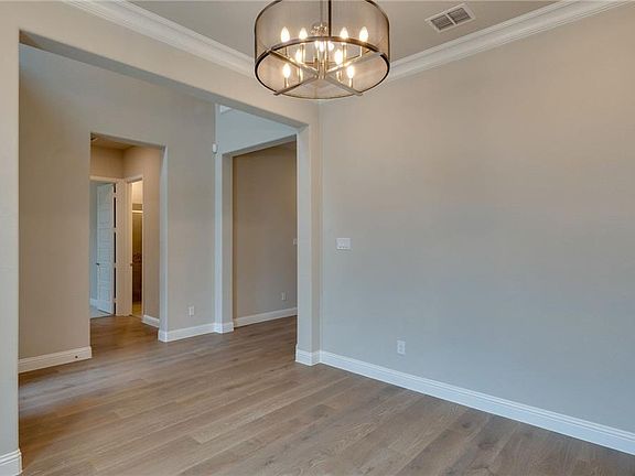 3rd image of 3431 Beechwood Dr