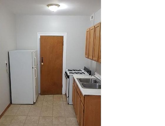 5th image of 6710 S Claremont Ave APT 104