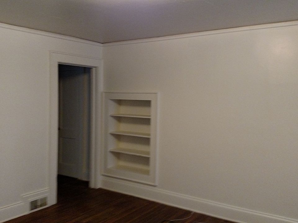 2nd image of 704 S Ellis St