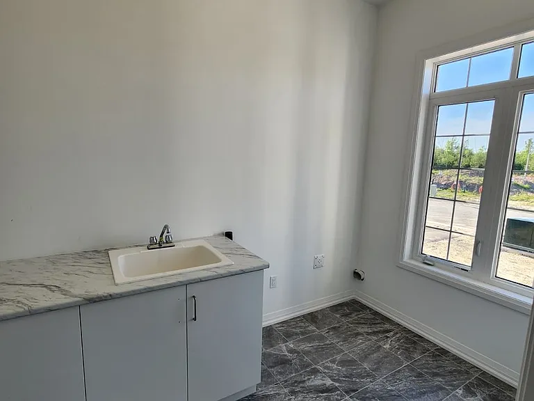 756 Burwell St #UPPER LEVEL — Photo 14