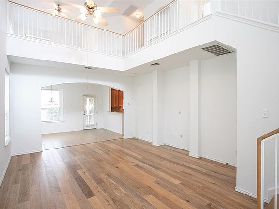 3rd image of 10405 Wylie Dr