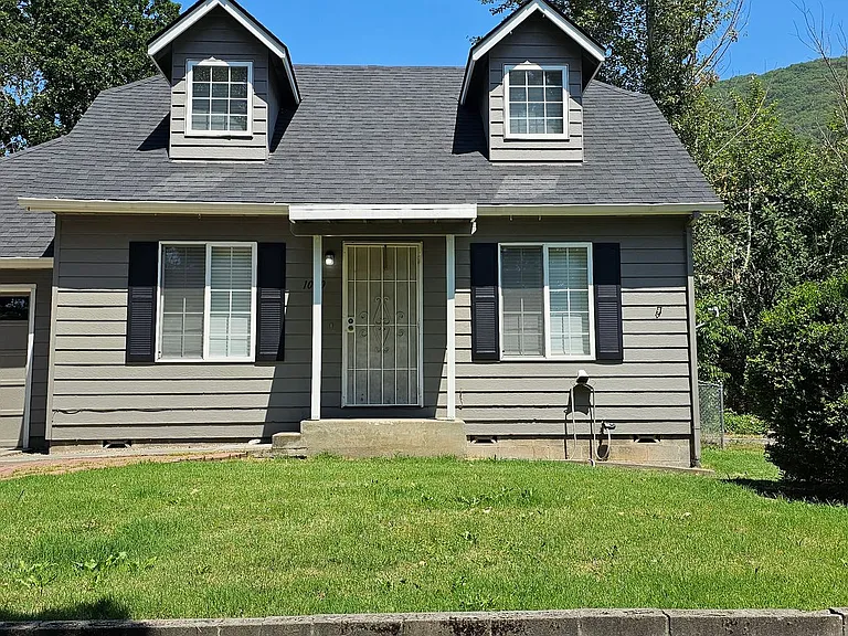 1090 NE Hefley St — Photo 2
