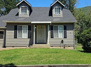 1090 NE Hefley St, Grants Pass, OR 97526