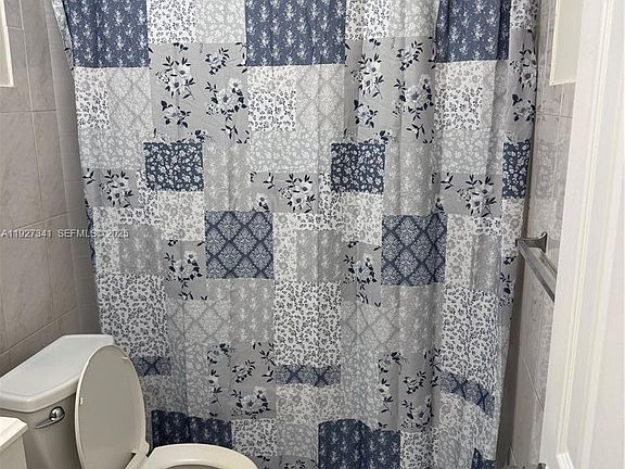 3rd image of 4717 SW 33rd Ave APT 202