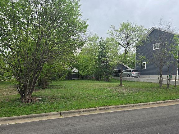 2nd image of 406 E 4th St