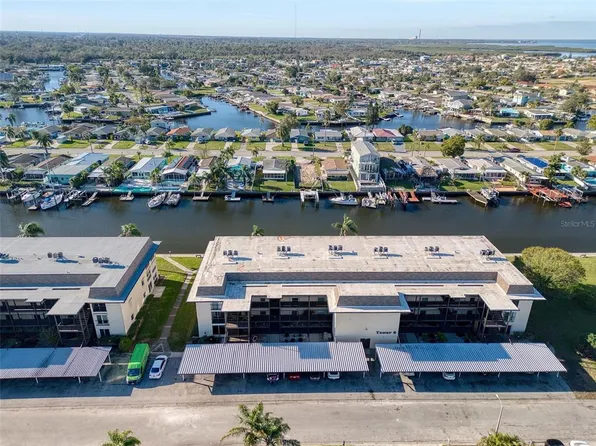 4452 Garnet Dr Unit 205, New Port Richey, FL 34652