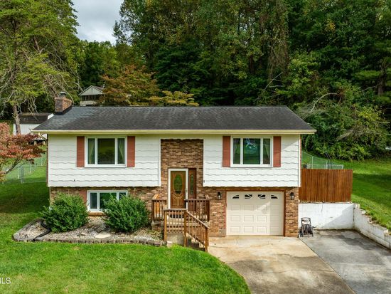 310 Brandonwood Dr, Johnson City, TN 37604