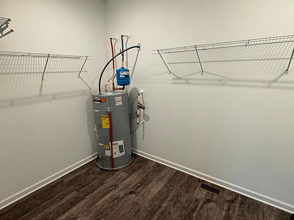 4th image of 225 Village Ln