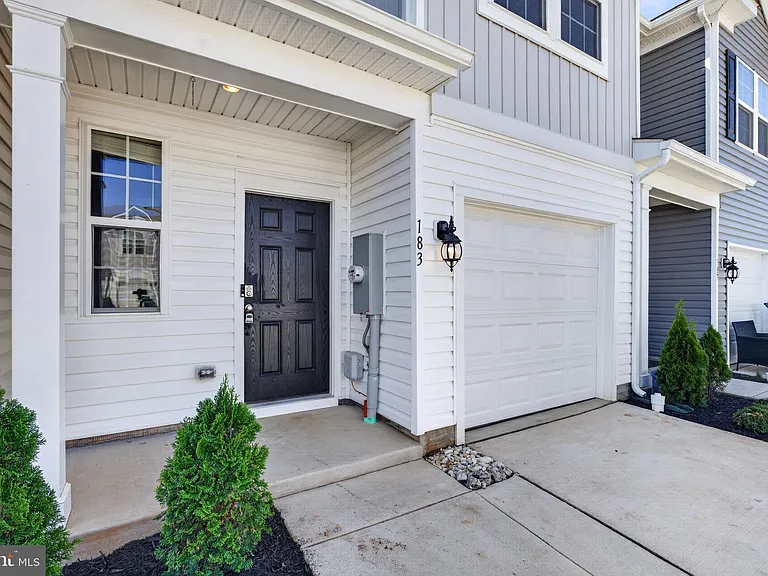 183 Caterpillar Dr — Photo 3