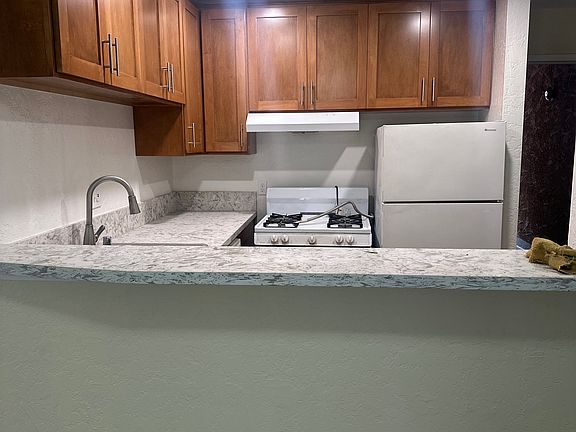 3rd image of 2449 Hyperion Ave APT 210