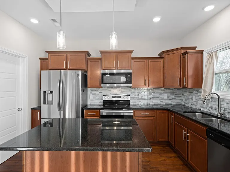 101 Lucerne Ln — Photo 12