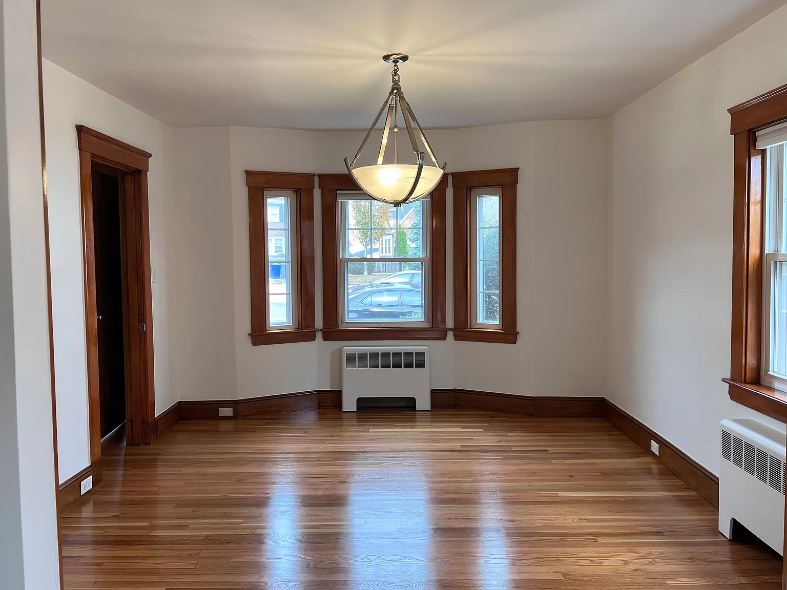 3 bed, 1500 sqft, $3,300 — Photo 2