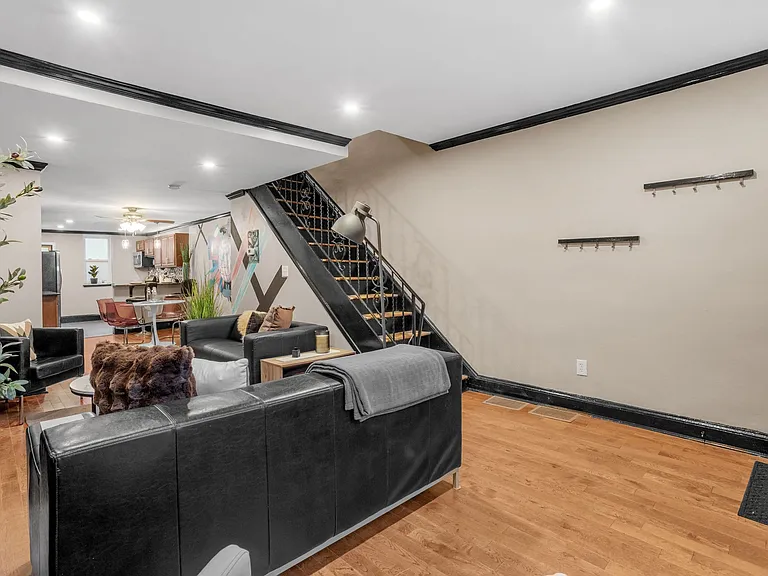 1528 Federal St — Photo 9