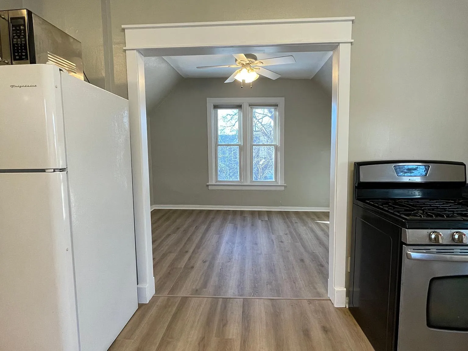 663 4th Ave NW — Photo 3