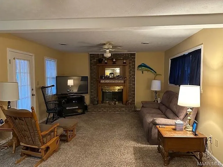 817 Dumont Dr — Photo 1