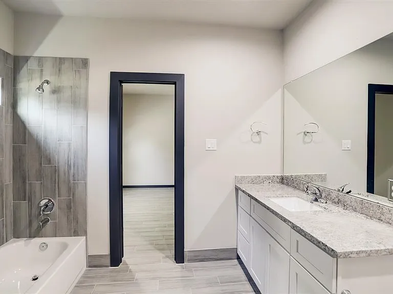 8103 Glass St — Photo 9
