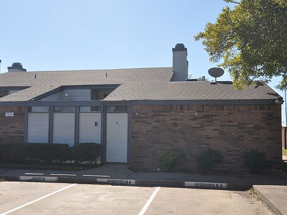 2nd image of 602 Bellaire Dr APT B