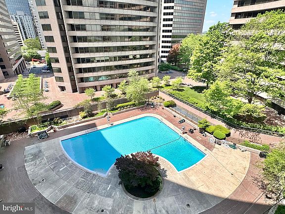 4th image of 1300 Crystal Dr APT 901S