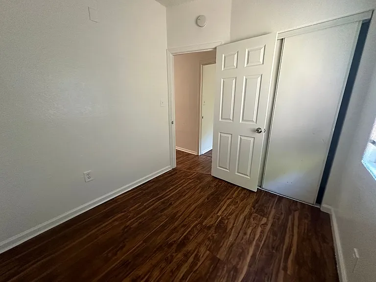 1033 Hoffman Ave #12 — Photo 39