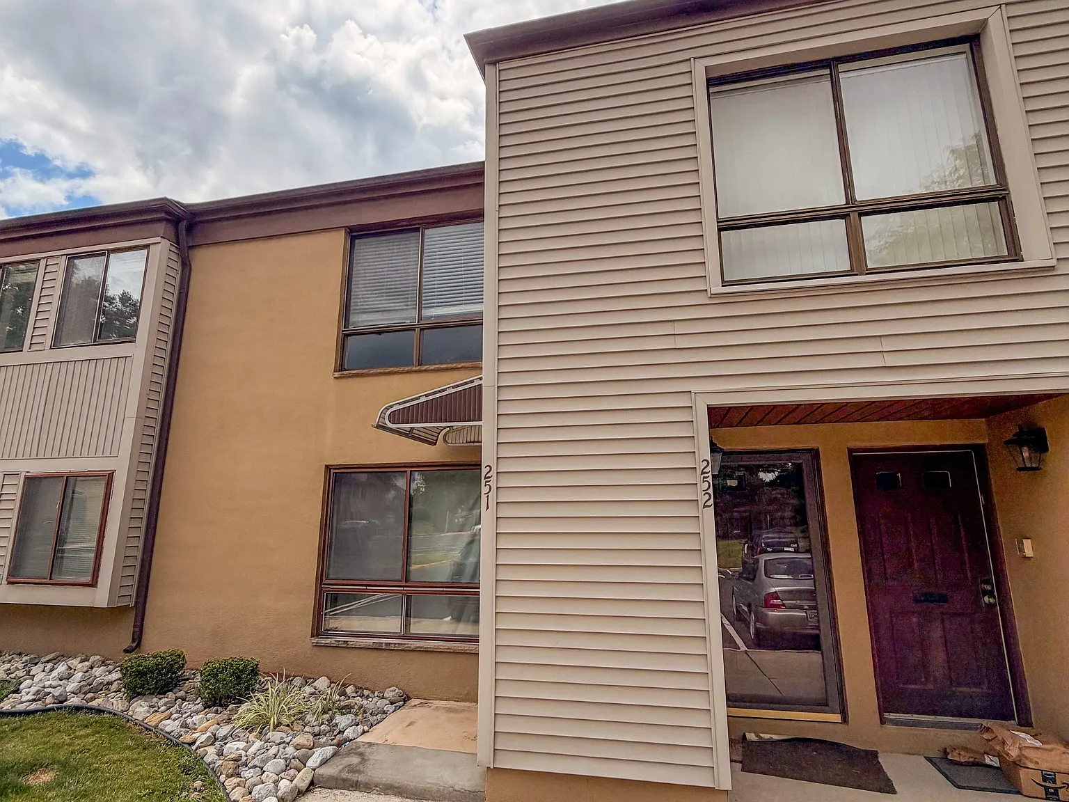 2 bed, 1100 sqft, $1,925 — Photo 1