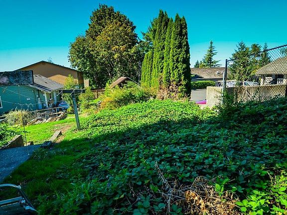 5th image of 1228 5th Ave SE