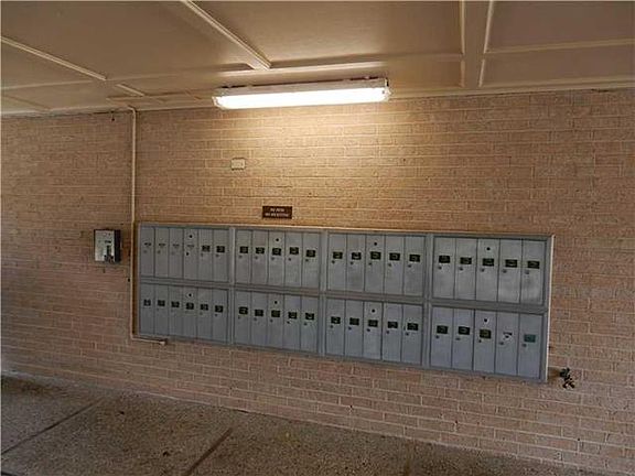 3rd image of 2716 Whitney Pl APT 618