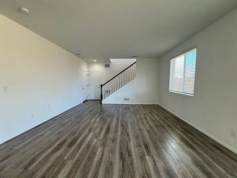 9823 Jaggar Way — Photo 7