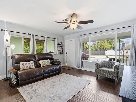 5th image of 2725 NE 6th Avenue