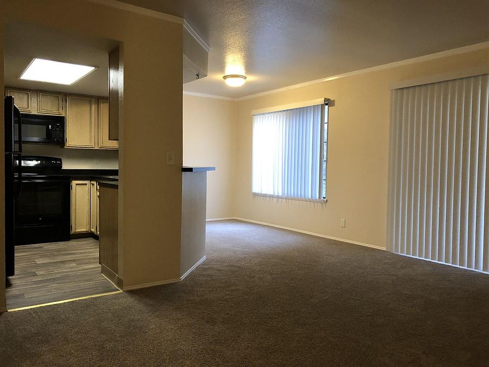 1st image of 3901 NW Fairway Ln APT 203