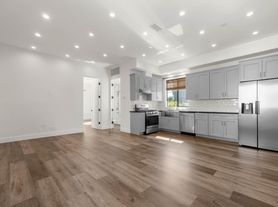 1625 Stearns Dr, Back House