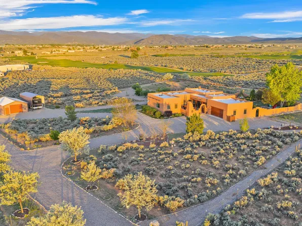 26 Copper Moon Rd, Ranchos De Taos, NM 87557