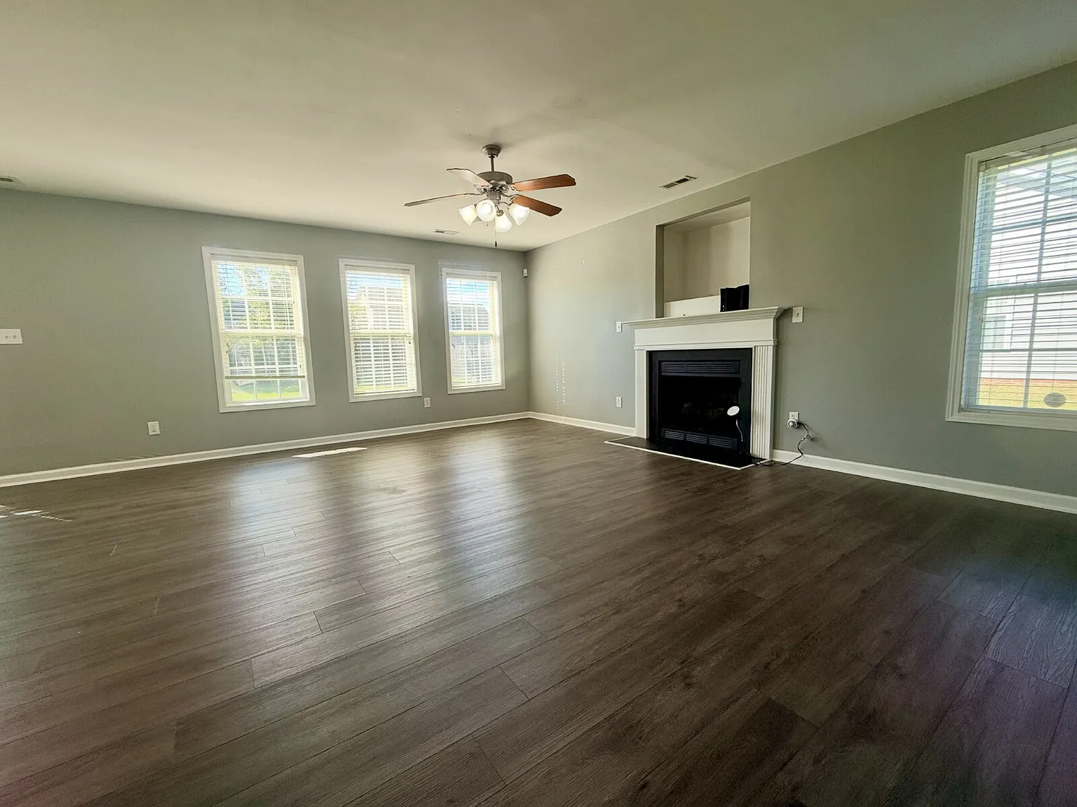 3 bed, 2.5 bath, 1740 sqft, $1,850 — Photo 2