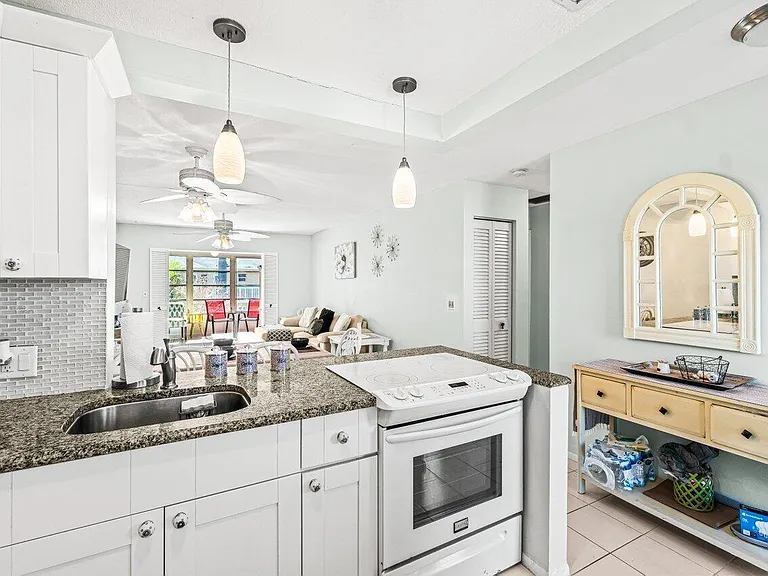 2121 NE 1st Ct #202 — Photo 8