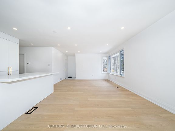 3rd image of 49 Amiens Rd