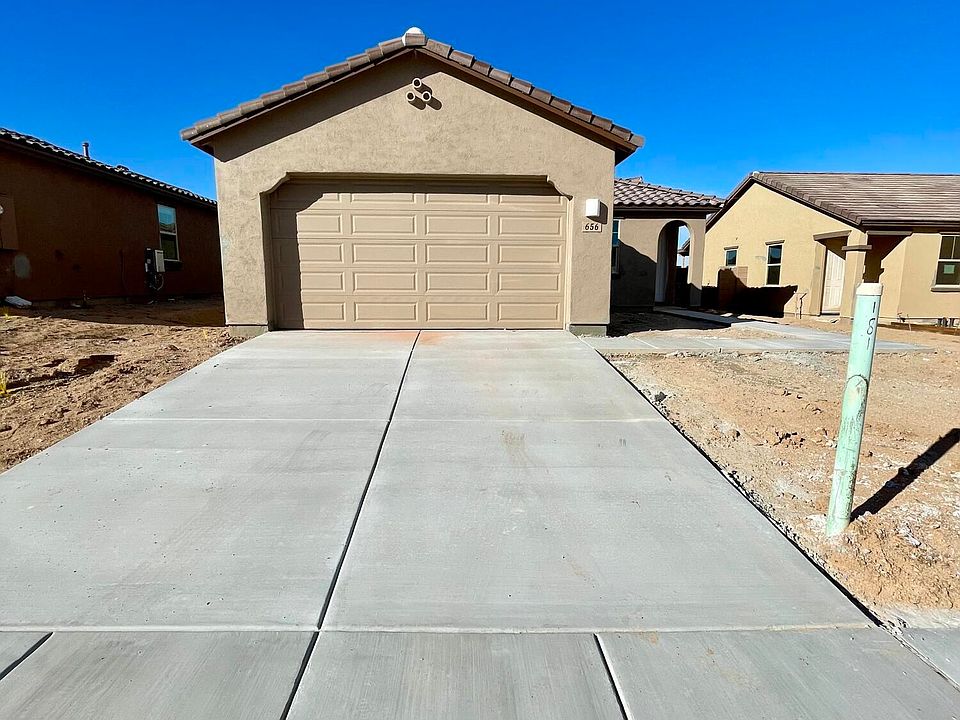 1st image of 656 W Calle Vela Mayor