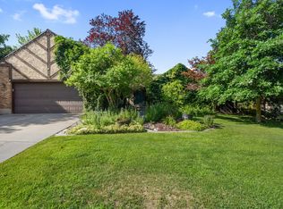 8916 S Cobble Crest Ln E, Sandy, UT 84093