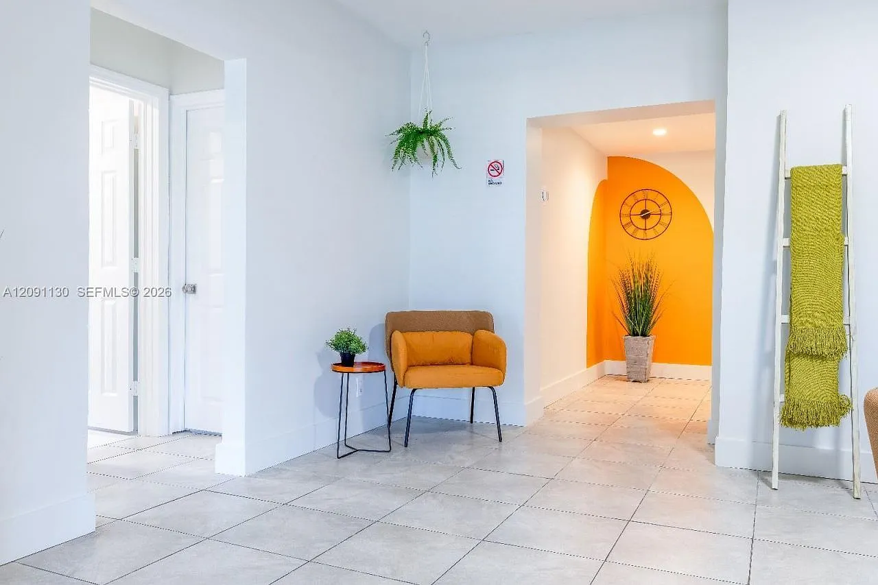 2 bed, 1.0 bath, 1100 sqft, $3,000 — Photo 2