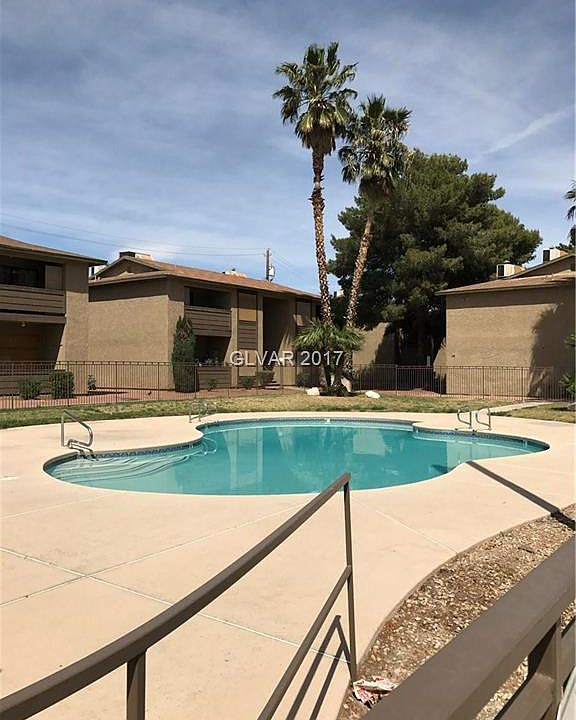 2nd image of 4560 Carriage Park Dr