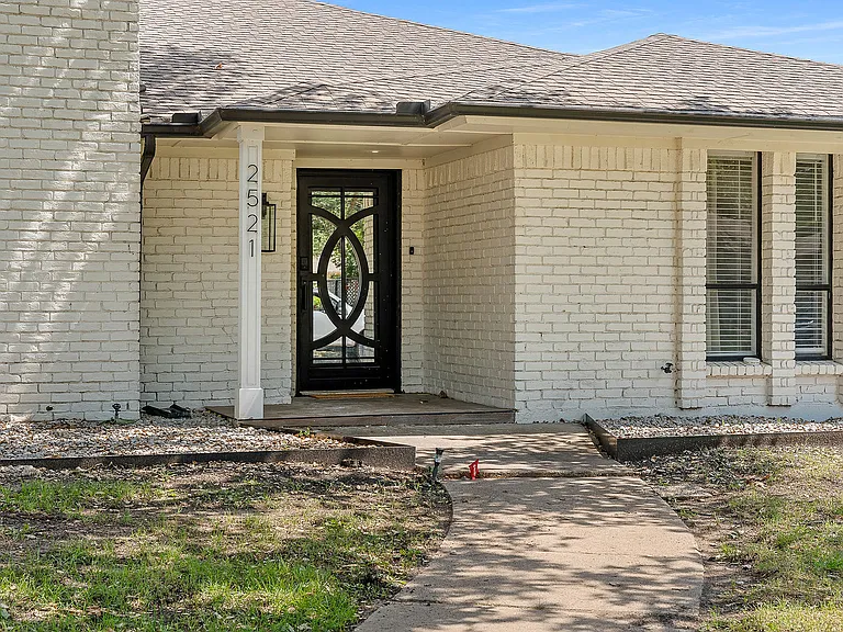 2521 Delmar Dr — Photo 45