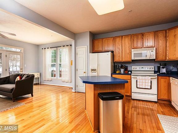 3rd image of 2845 Settlers View Dr
