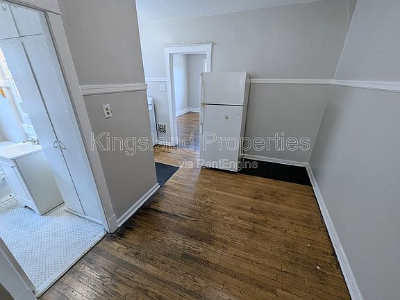 5th image of 5028 Chippewa St Unit A