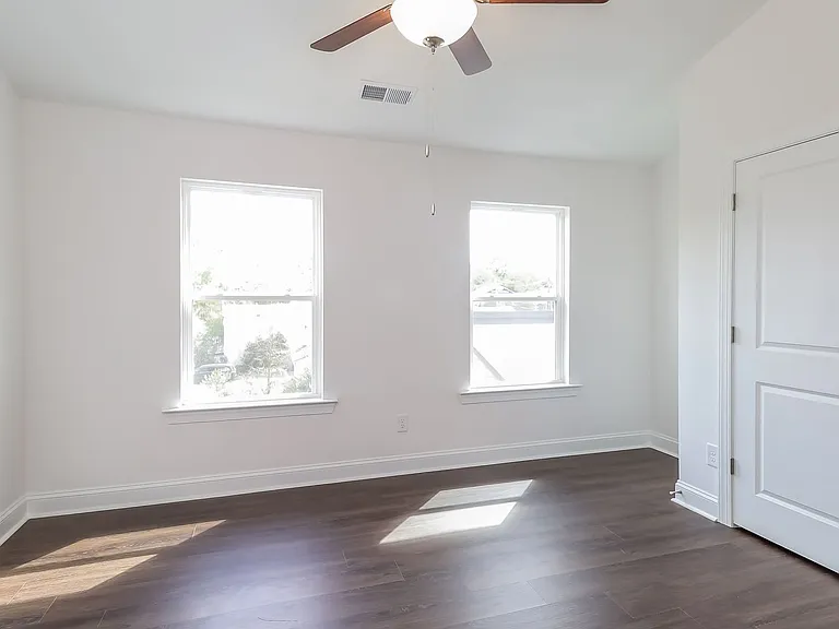 716 Drakeford Ct — Photo 12