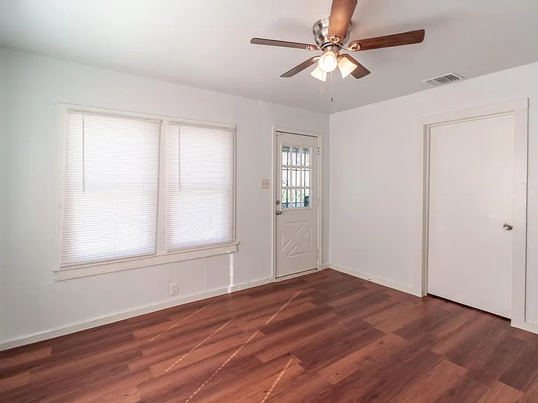 1610 Lennon Ave — Photo 7